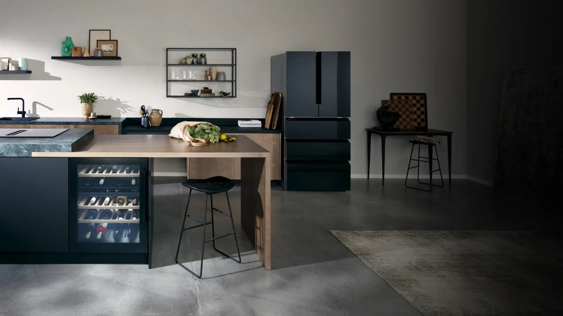 Refrigerador con congelador en una cocina moderna